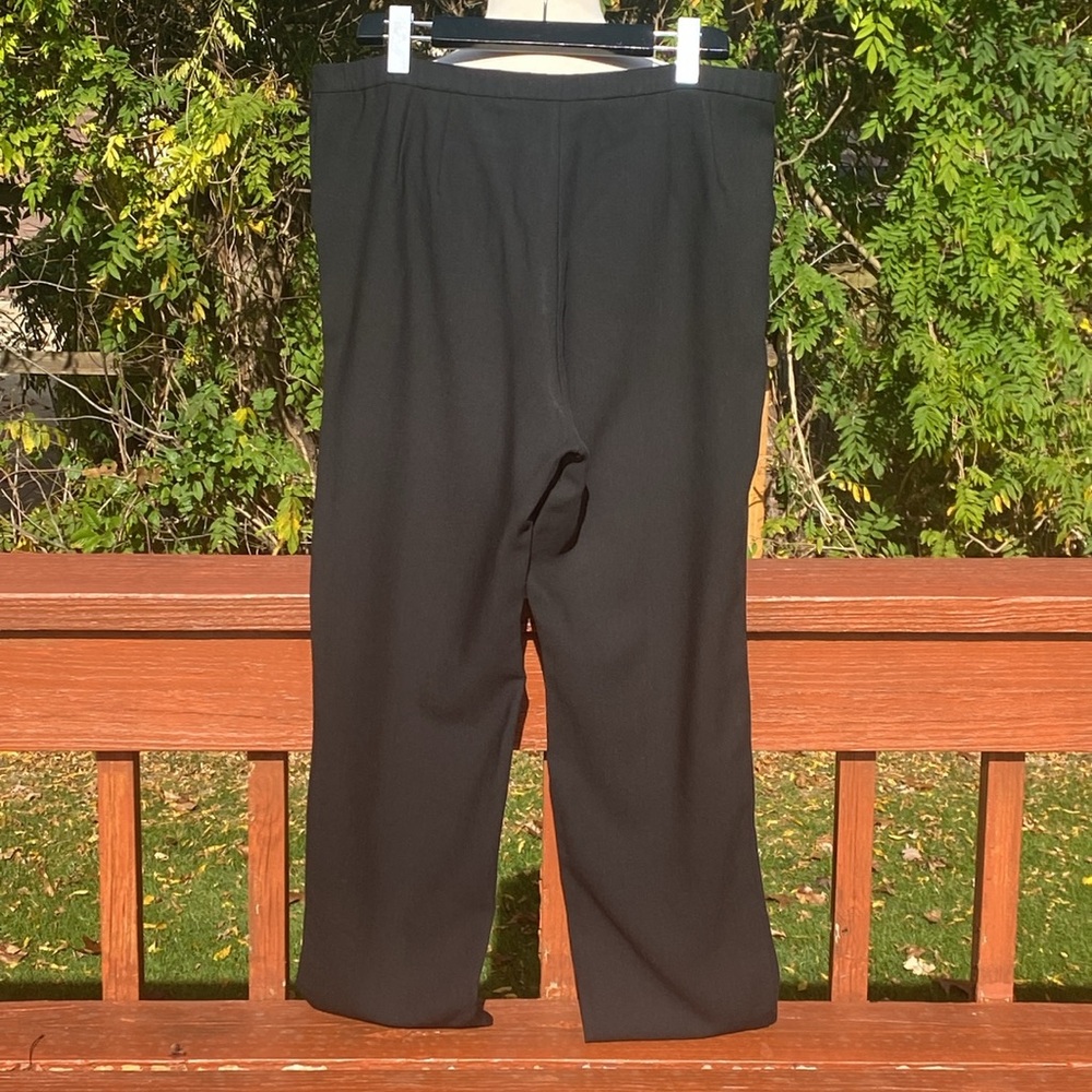 Eileen Fisher Excellent Condition Italian light weight Fabric Pants, - Picture 2 of 9